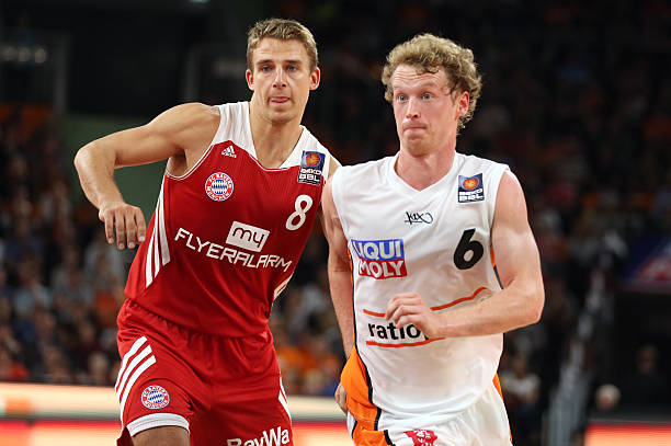 禁区内犯规 禁区内犯规